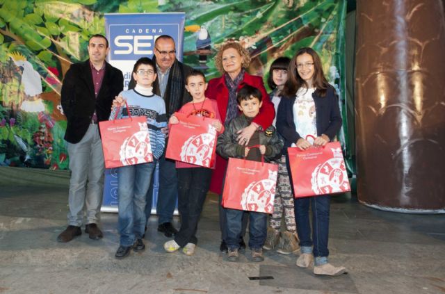 Festejos y la SER entregaron junto al Belén los premios del concurso de Christmas - 1, Foto 1