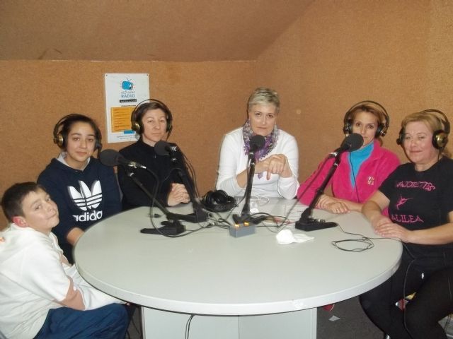 Las majorettes Galilea de la localidad desfilan por Alguazas Radio - 1, Foto 1