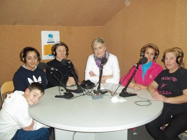 Las majorettes Galilea de la localidad desfilan por Alguazas Radio - 2, Foto 2
