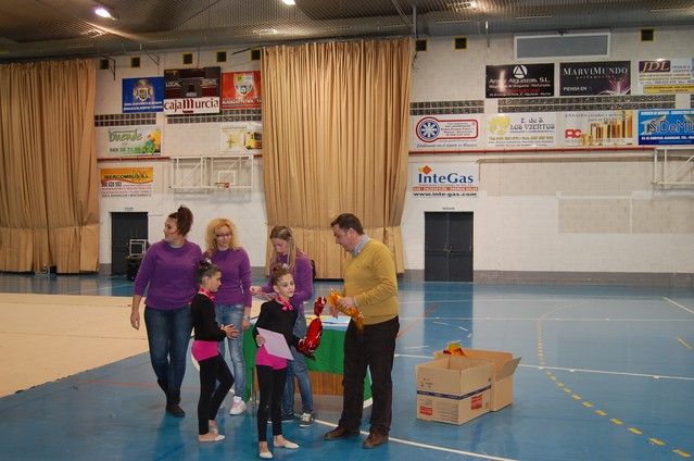 La gimnasia rítmica irrumpe con éxito en la agenda deportiva navideña de Alguazas - 3, Foto 3