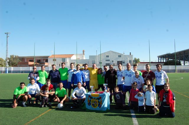 Un ambiente de compañerismo y juego limpio preside el Trofeo de Navidad de Fútbol Veteranos Villa de Alguazas - 2, Foto 2