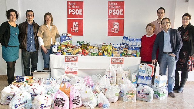 El PSOE y Juventudes Socialistas de La Unión recogen más de 2.000 kilos de alimentos y 200 juguetes en su campaña Navidad Solidaria - 4, Foto 4