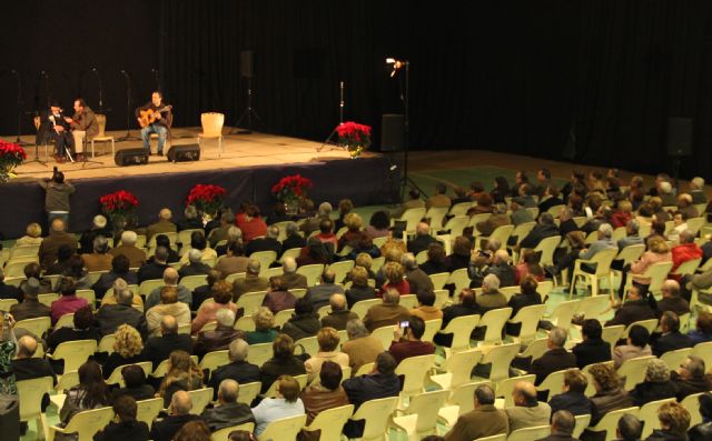 El cantaor Curro Piñana y el Tío Juan Rita participaron en el Encuentro de Cuadrillas Solidario de Navidad celebrado en Puerto Lumbreras - 3, Foto 3