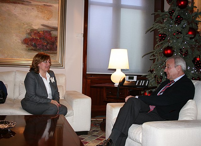 El presidente de la Comunidad, Ramón Luis Valcárcel, recibe a la alcaldesa de San Pedro del Pinatar, Visitación Martínez - 1, Foto 1