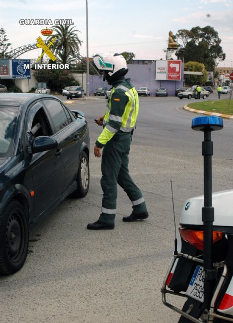 La Guardia Civil detiene a un conductor por conducir de forma temeraria y bajo la influencia de drogas en Los Alcázares - 1, Foto 1