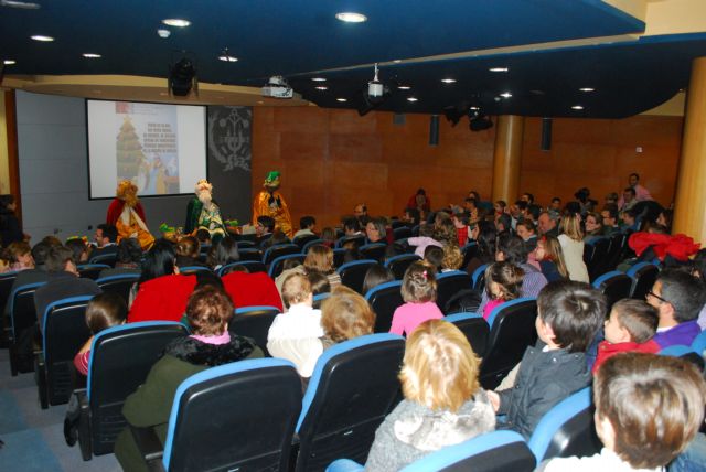 Los Reyes Magos de Oriente visitan la sede del Colegio de Ingenieros Técnicos Industriales de Murcia - 1, Foto 1
