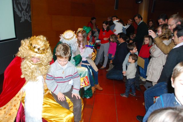 Los Reyes Magos de Oriente visitan la sede del Colegio de Ingenieros Técnicos Industriales de Murcia - 2, Foto 2