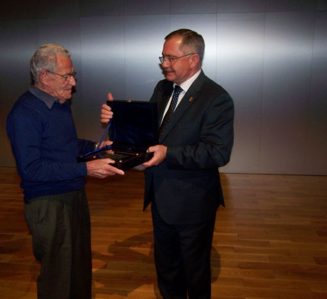 Águilas homenajeó anoche a Bartolomé Roldán por su heroica acción humanitaria en el famoso accidente aéreo de 1966 en Palomares - 2, Foto 2