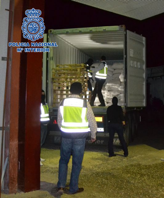 La Policía Nacional incauta más de 110 kilos de cocaína ocultos en un cargamento de hortalizas - 2, Foto 2