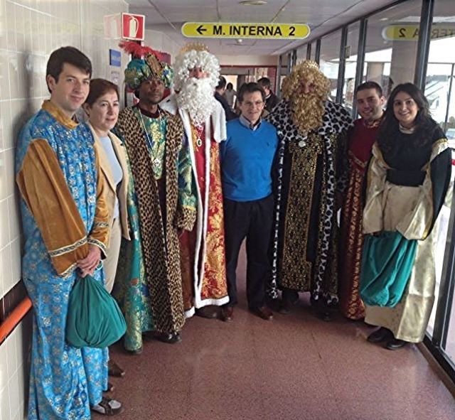 Los Reyes Magos visitan el Hospital Rafael Méndez con Nuevas Generaciones del Partido Popular - 1, Foto 1
