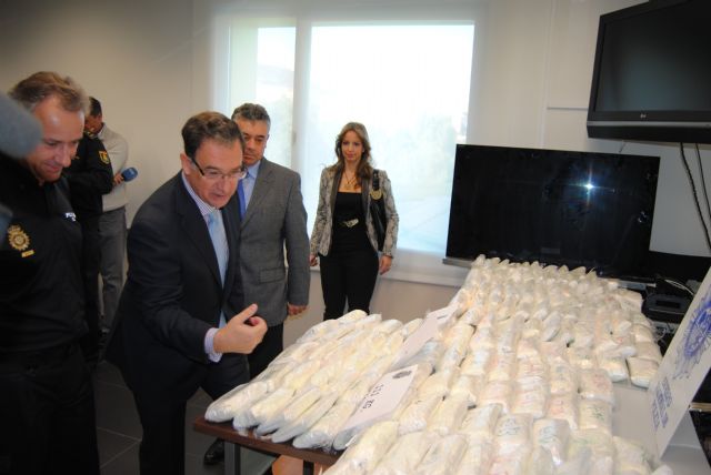 El delegado del Gobierno felicita a los agentes de la Polícia Nacional de Cartagena que se incautaron de más de 100 kilos de cocaína - 1, Foto 1