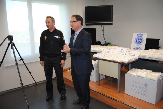 El delegado del Gobierno felicita a los agentes de la Polícia Nacional de Cartagena que se incautaron de más de 100 kilos de cocaína - 2, Foto 2