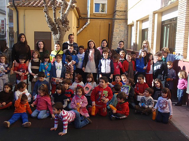 Los niños aprenden a reciclar en la ´Escuela de Navidad´ 2012 - 1, Foto 1