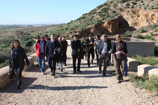 El alcalde de Torre-Pacheco y el consejero de Cultura y Turismo visitan la Sima de las Palomas y las obras del Museo de Paleontología y de la Evolución Humana - 1, Foto 1