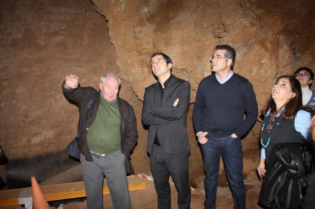 El alcalde de Torre-Pacheco y el consejero de Cultura y Turismo visitan la Sima de las Palomas y las obras del Museo de Paleontología y de la Evolución Humana - 3, Foto 3