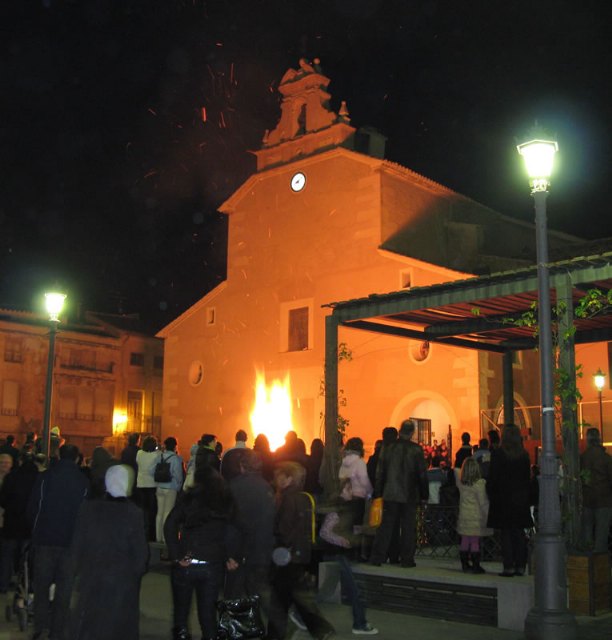Recuperan para el día de San Antón la tradicional quema de la falla Que Salga la Vieja del Ricón - 2, Foto 2