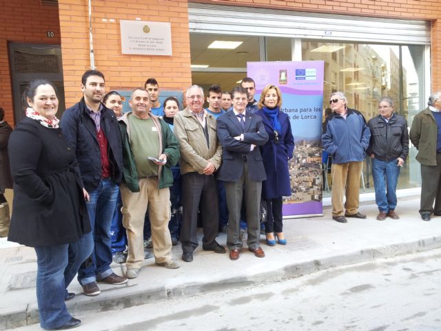 El Alcalde entrega las llaves del nuevo local que prestará servicio al colectivo de personas mayores de los barrios de San Cristóbal y San Diego - 1, Foto 1