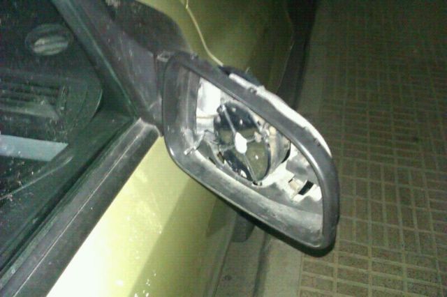 UxA denuncia que unos delincuentes destrozan veinte coches en Alguazas para robar el carburante - 2, Foto 2