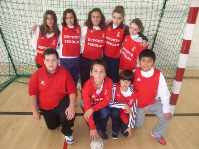 La concejalía de Deportes organizo la primera jornada de la fase local de balonmano alevín de deporte escolar, Foto 4