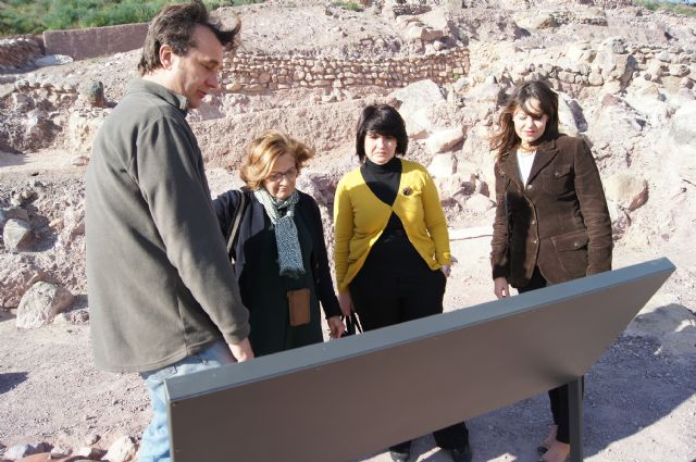 La eurodiputada murciana Cristina Gutiérrez-Cortines visita el yacimiento argárico de La Bastida, Foto 2