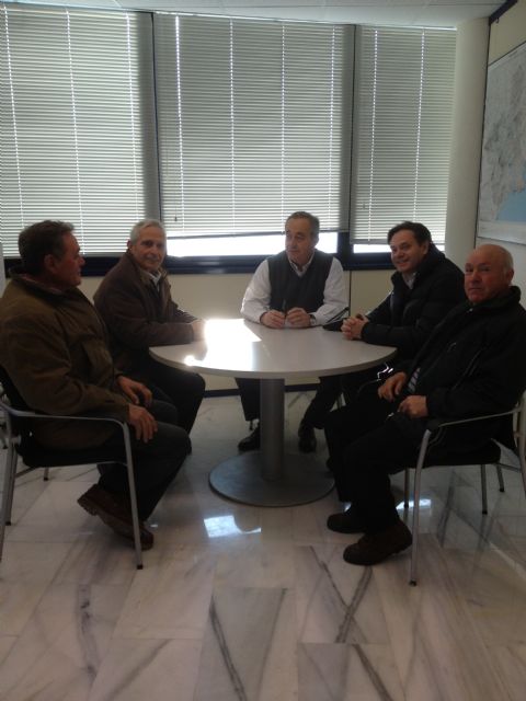 El alcalde y regantes de la Cañada de los Olmos y La Osamenta mantienen un encuentro con el director gerente de Esamur - 1, Foto 1