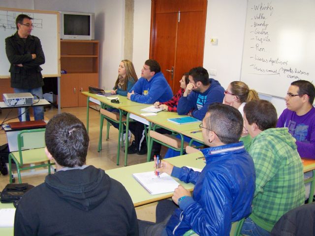 Desempleados aguileños se forman en  Alemán de atención al público y Servicios de bar-cafetería - 1, Foto 1