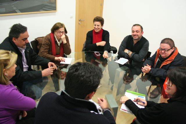 The mayor and council of Celebration and Popular Culture meet with the board of the Federation of Peas Carnival, Foto 2