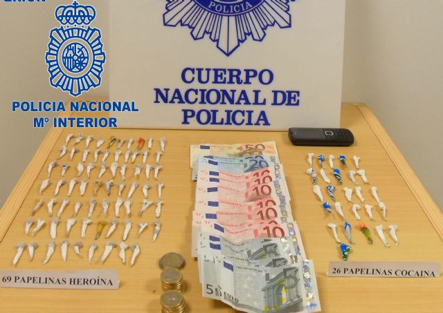 La Policía Nacional detiene a una mujer cuando portaba 69 dosis de heroína y 26 de cocaína - 1, Foto 1