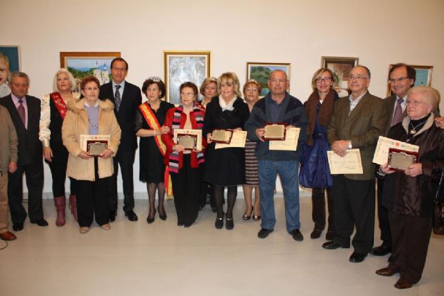El Alcalde entrega los premios a los ganadores del concurso Los mayores también pintan - 1, Foto 1