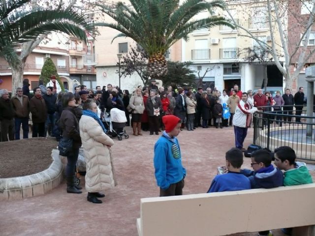 Decenas de vecinos han estado presentes en el homenaje a Antonio Abellán Risueño - 3, Foto 3