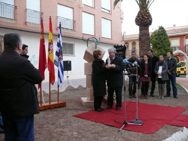 Decenas de vecinos han estado presentes en el homenaje a Antonio Abellán Risueño - 5, Foto 5