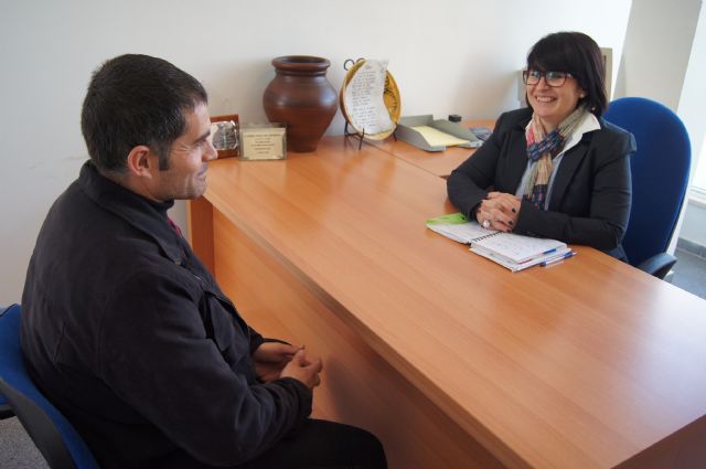 Comienza el servicio de atención al público de la alcaldía en el centro social de la pedanía de el Paretón-Cantareros, Foto 2