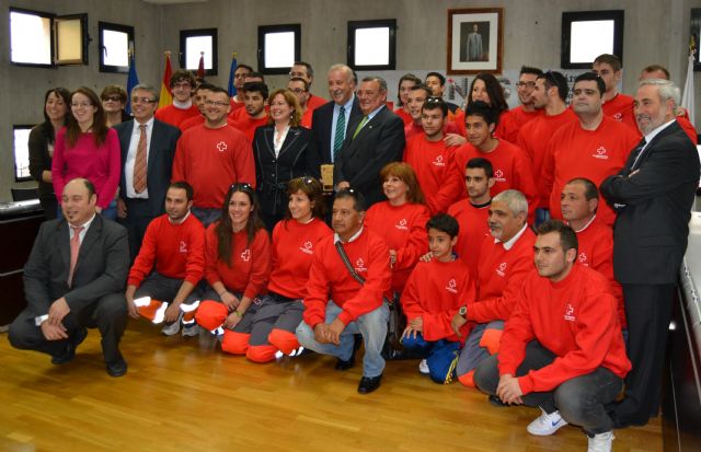 Vicente del Bosque recibe un reconocimiento de los voluntarios de la Asamblea de Cruz Roja en Mar Menor - 2, Foto 2