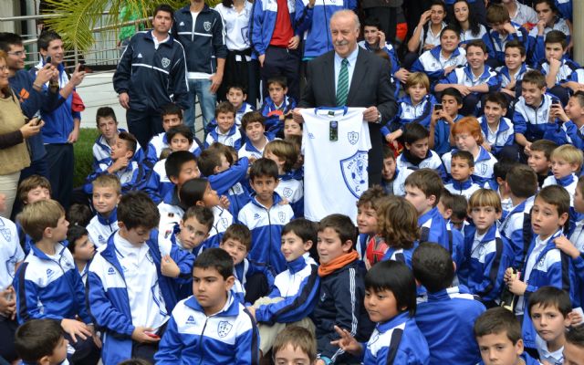 Vicente del Bosque recibe un reconocimiento de los voluntarios de la Asamblea de Cruz Roja en Mar Menor - 4, Foto 4