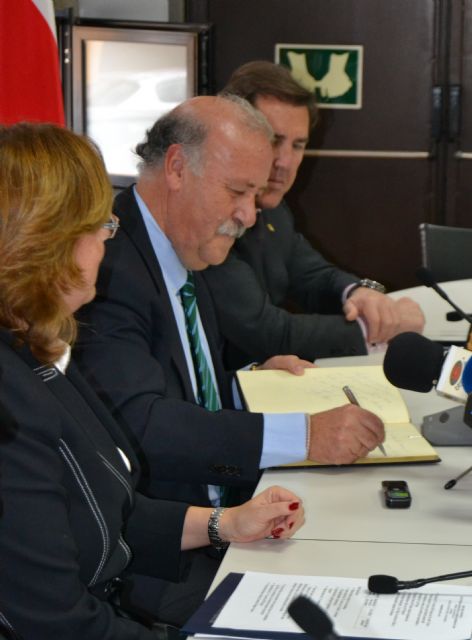Vicente del Bosque recibe un reconocimiento de los voluntarios de la Asamblea de Cruz Roja en Mar Menor - 5, Foto 5