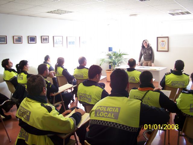 Toda la plantilla de la Policía Local participa en un curso de sensibilizacion en materia de violencia de genero - 1, Foto 1