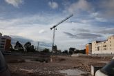 El Ayuntamiento de Lorca concede la autorización para instalar en La Viña la grúa de otro edificio de 24 viviendas