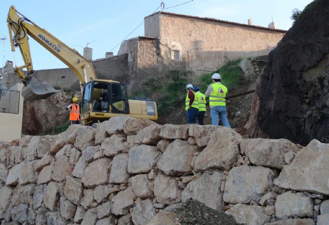 En marcha las obras de construcción de escolleras para la evacuación de pluviales en el entorno del Castillo de Nogalte - 2, Foto 2