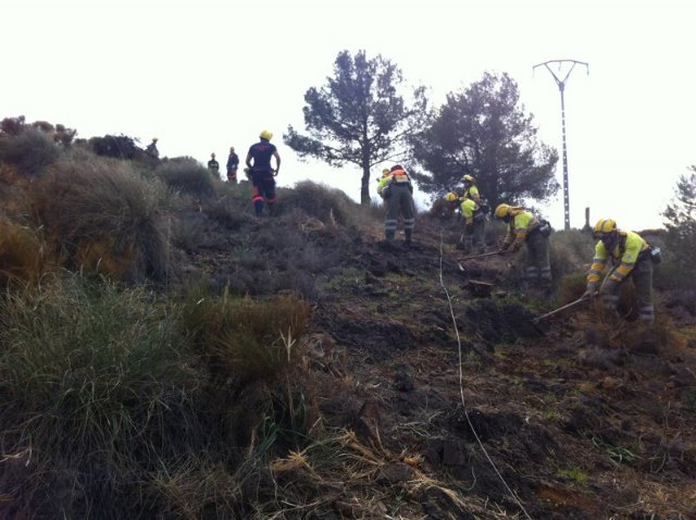 La caída de un cable de alta tensión provoca un incendio en el mirador de La Santa, Foto 3