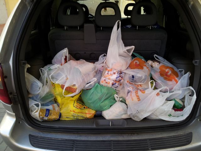 El Club Baloncesto Totana entrega a Cáritas la comida recogida en un 3x3 solidario disputado en Navidad - 1, Foto 1