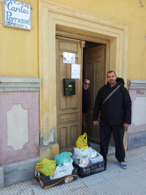 El Club Baloncesto Totana entrega a Cáritas la comida recogida en un 3x3 solidario disputado en Navidad - 2, Foto 2