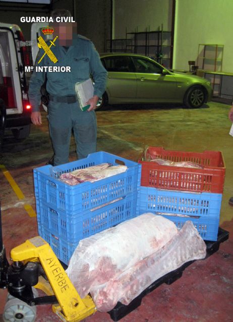 La Guardia Civil y el Servicio de Seguridad Alimentaria desmantelan un local clandestino de despiece de carne, Foto 3