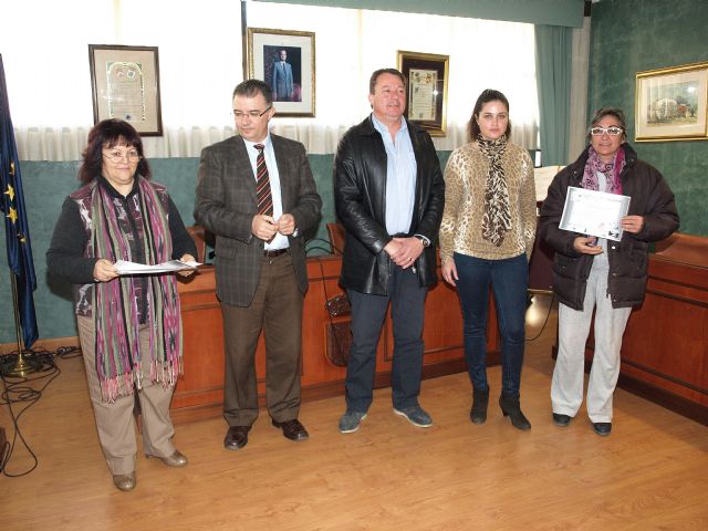 Diecisiete desempleadas de Ceutí aprenden costura textil para acceder al mercado de trabajo - 2, Foto 2