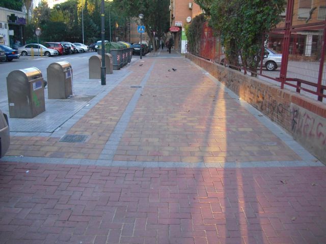 Finalizan las obras de pavimentación de aceras de tres vías del casco urbano - 1, Foto 1