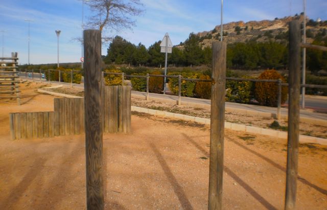 IU-Verdes de Yecla denuncia el estado de abandono del jardín anexo a la piscina cubierta - 3, Foto 3