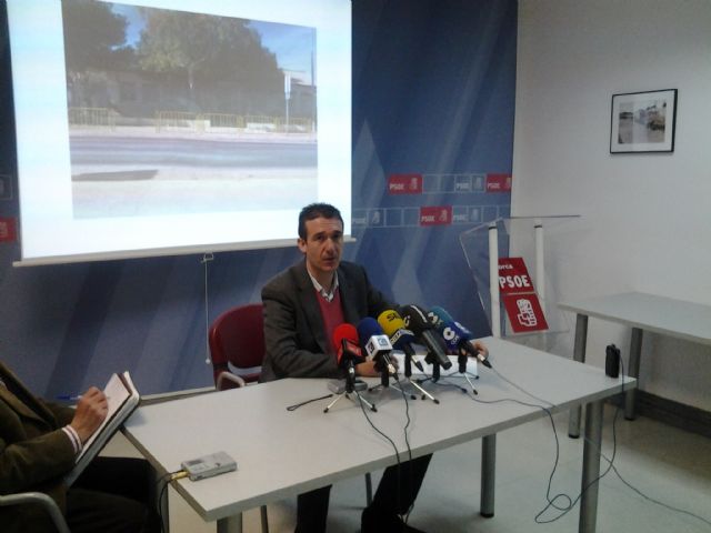 El PSOE denuncia las múltiples deficiencias del colegio de La Campana - 1, Foto 1