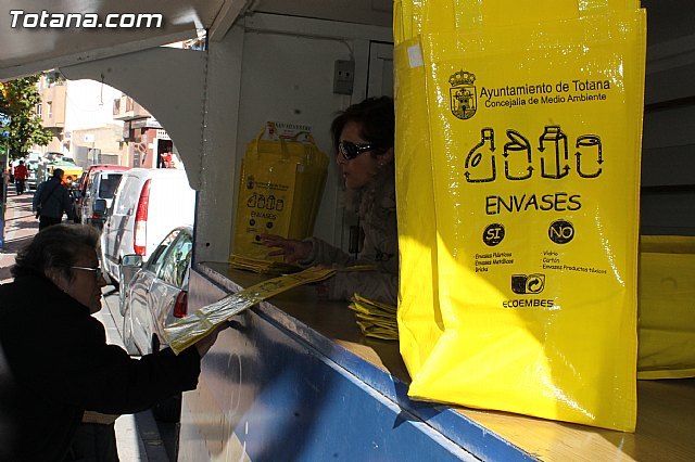 Medio Ambiente intensifica la campaña de concienciación ciudadana de recogida selectiva de residuos sólidos urbanos en el reciclaje de envases - 4, Foto 4