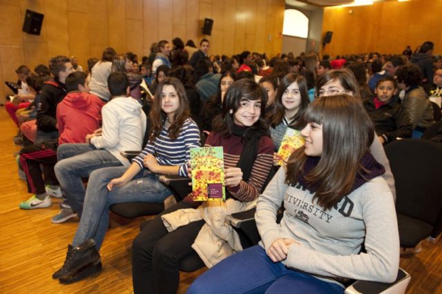 La tolerancia se abre paso en la novela de David Fernández Sifres, finalista del Premio Hache - 2, Foto 2
