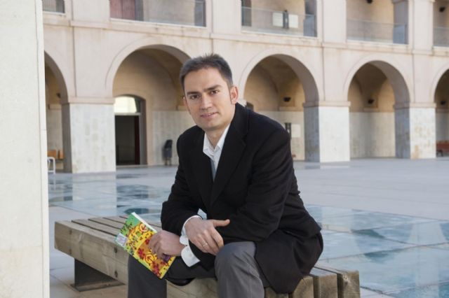 La tolerancia se abre paso en la novela de David Fernández Sifres, finalista del Premio Hache - 3, Foto 3