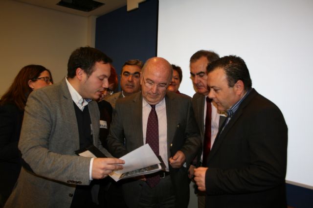 Almunia recomienda Planes de Reindustrialización en casos como el de Yecla e informa sobre líneas europeas compatibles a estos proyectos - 1, Foto 1